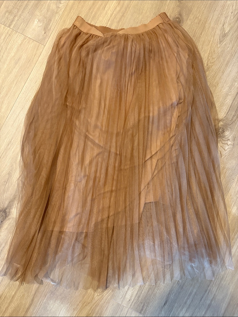 Final price $10 Pleated Tulle Midi Skirt in Camel small